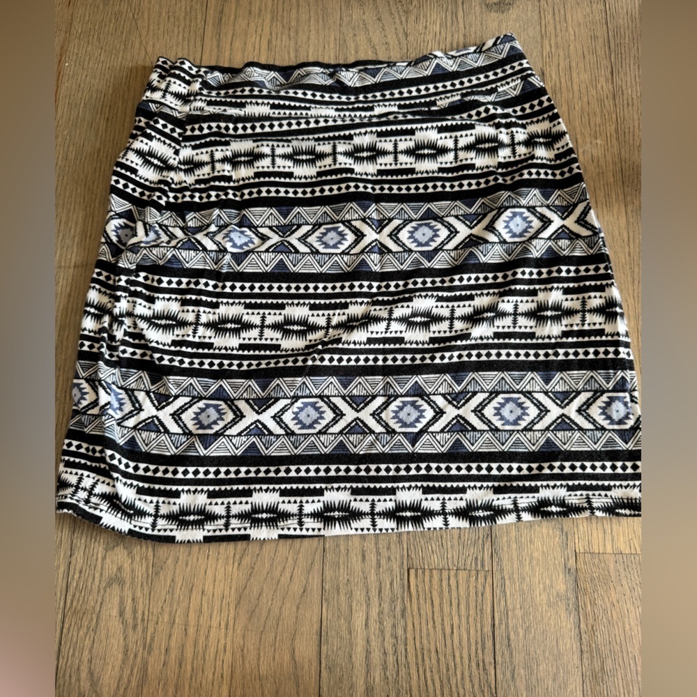 Charlotte Russe Black and White Patterned mini skirt